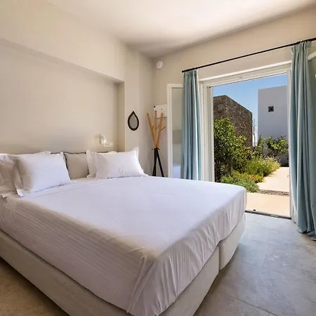 Paros Sleeps 8 Pool Air Con Wifi T714112 Villa *