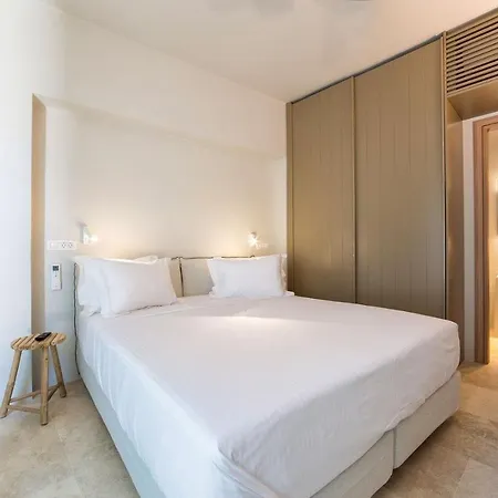 Paros Sleeps 8 Pool Air Con Wifi T714112